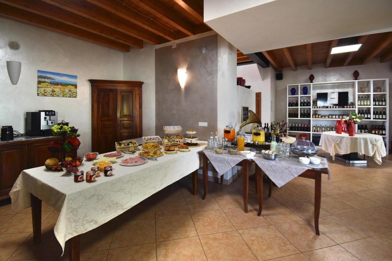 Agriturismo B&B Corte Tonolli Valeggio sul Mincio Luaran gambar